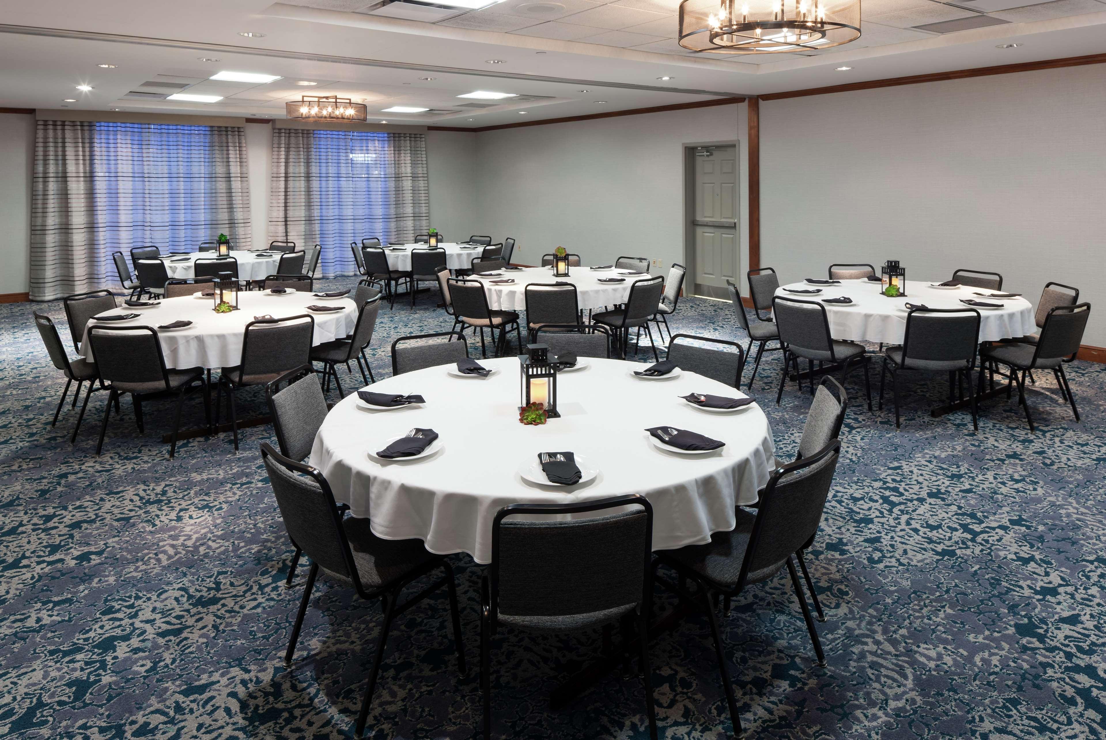 Hilton Garden Naperville/warrenville 3*